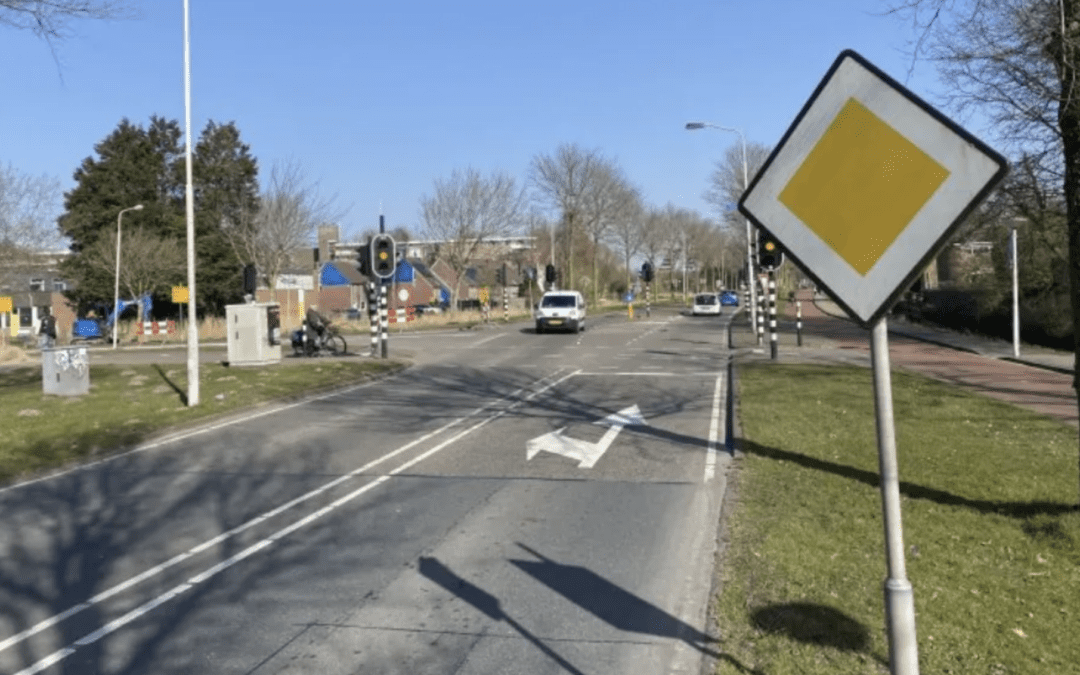 Kruispunt Rosariumlaan / Jupiterstraat in Krommenie overdag tijdelijk dicht